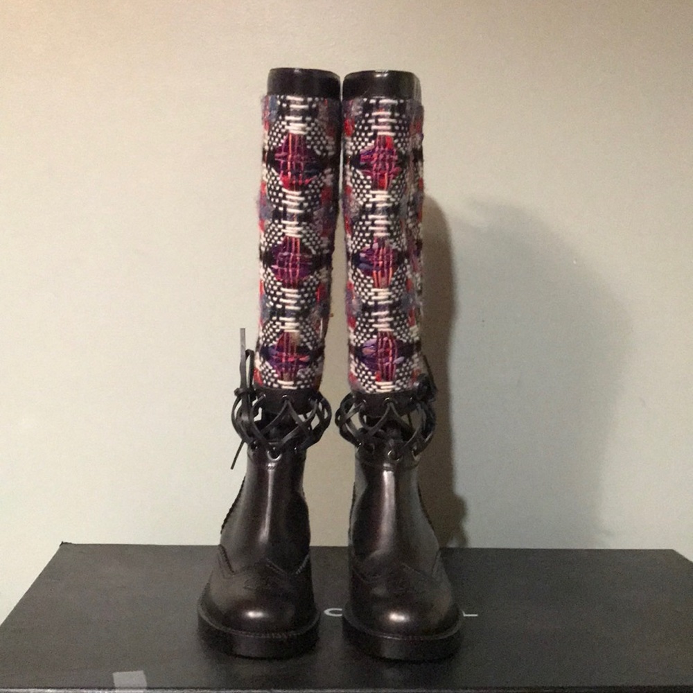 Chanel first boot